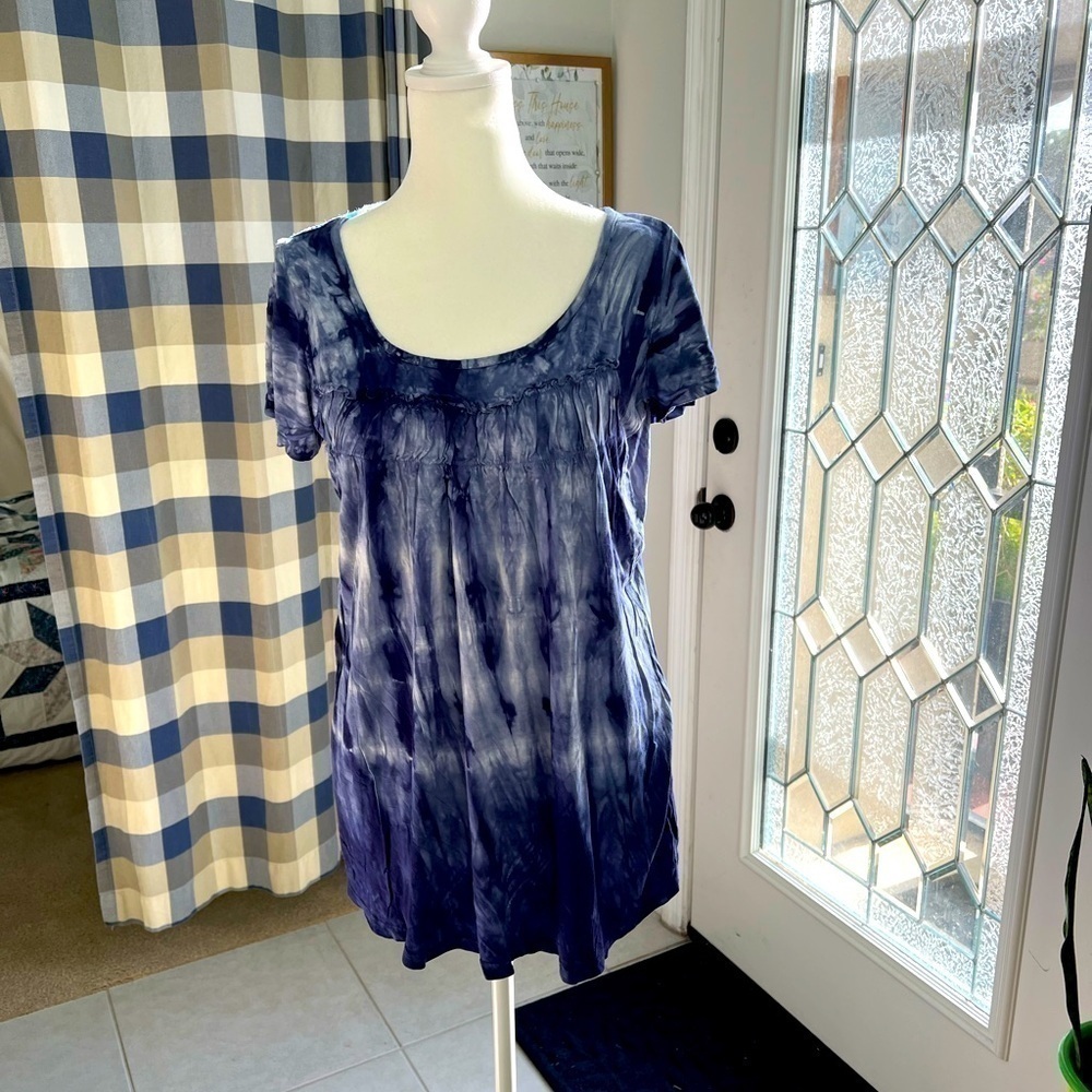 Charlotte Russe:Women Blue Tie Dyed shirted front loose fit top. Size L NWT